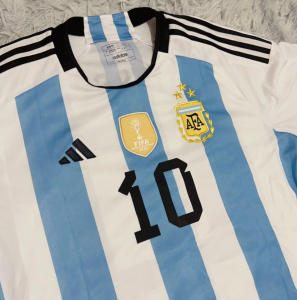 Bộ Quần Áo Đá Bóng Đội Tuyển Argentina – Tự Hào Của Những Người Yêu Bóng Đá quần áo đá bóng đội tuyển Argentina