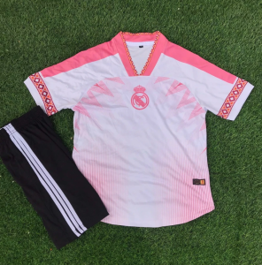 Áo Đá Bóng Real Madrid Trắng Hồng – Thiết Kế Viền Họa Tiết Độc Đáo + Quần Đen áo đá bóng real madrid